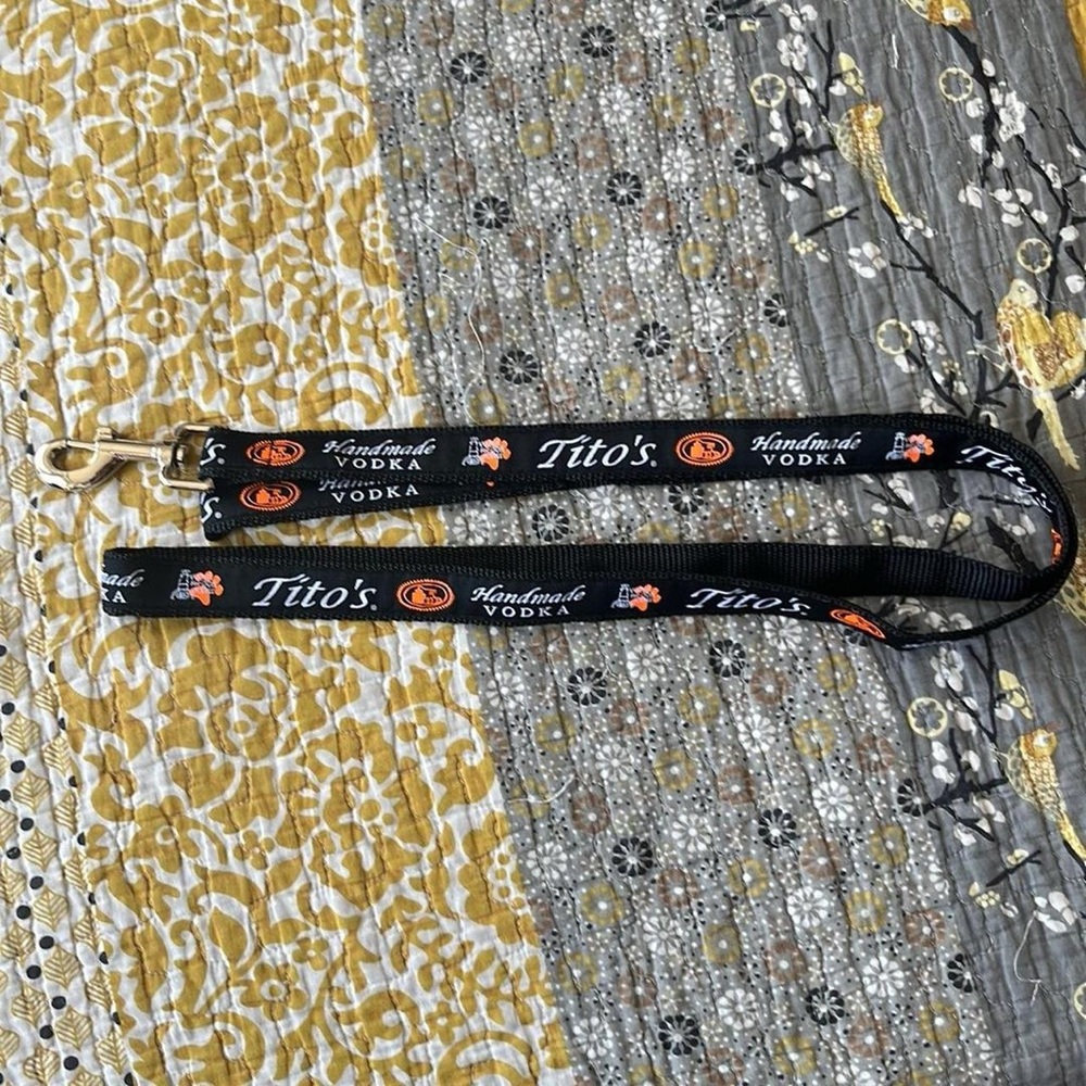 NEW TITO'S VODKA LEASH

NWT
Leash 64in Long
Thick Material